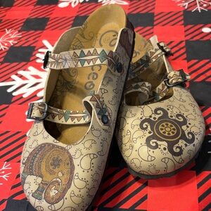 Calceo Beige Elephant Print Shoes